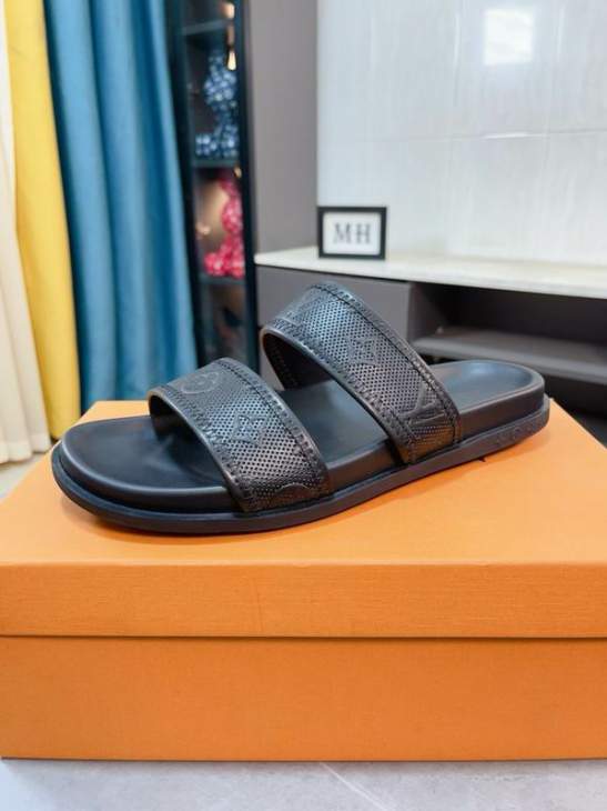 Picture of Louis Vuitton Slippers _SKULVsz38-44hnh0428978